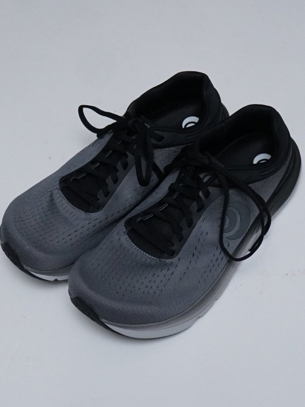 Topo Athletic Magnifly 5 Shoes Womens Size 9.5 Charcoal Black Running Athletic